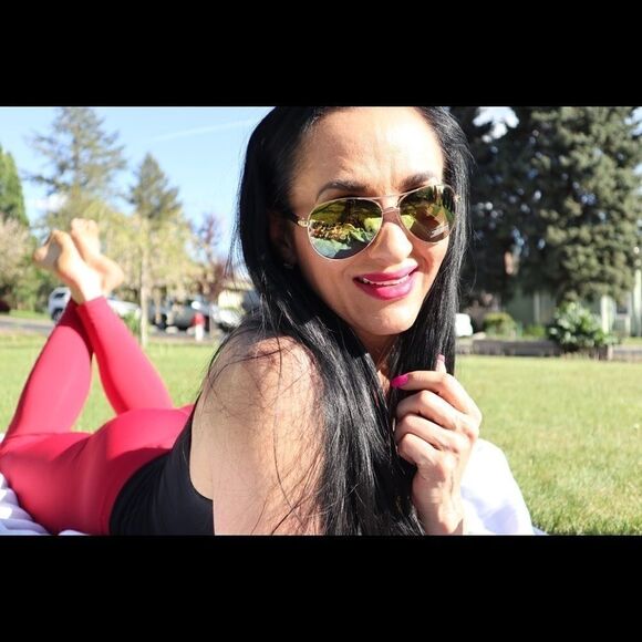 Vince Camuto 100% UV Protection sunglasses - Picture 1 of 7